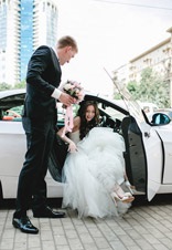 Весільна сукня на весіллі як одягати, як знімати, як сідає в машину в плаття