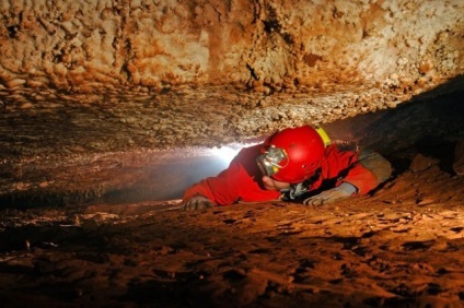 10 Страшних історій про людей, що назавжди залишилися в печерах - в світі цікавого