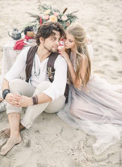 Камерна річна весілля Алли і сергея в стилі богемний шик на пляжі
