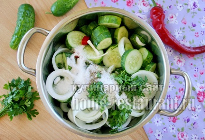 Латгальскій салат з огірків з цибулею на зиму