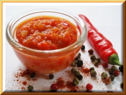 Простий рецепт сирої пекучої аджики з помідорів, ода кулінарії