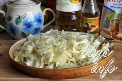 Салат мисливський на зиму з капустою та огірками рецепт з фото без стерилізації