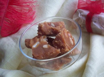 Варена молочний цукор (щербет) з арахісом, рецепт з фото
