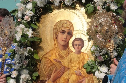 День смоленської ікони Божої Матері - однієї з головних святинь російської православної церкви,