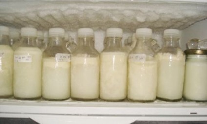 Скільки часу зберігається молоко в холодильнику зціджене грудне, відкрите козяче, як правильно