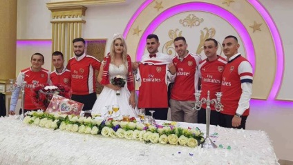 Футбольний фанат присвятив своє весілля арсеналу опубліковано фото