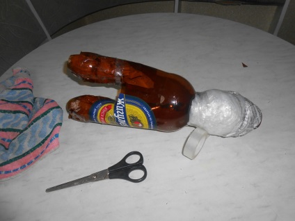 Гном з пластикових пляшок і пап'є - маше