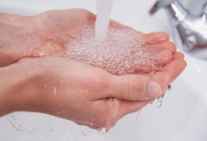 Як правильно мити руки дітям, кухарям і медичним працівникам