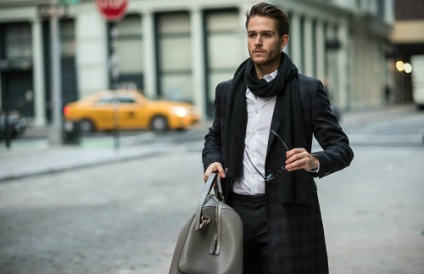 Як правильно носити шарф чоловікам з пальто і не тільки