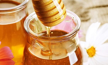 Мед для губ - корисні властивості, денні і нічні маски, відгуки