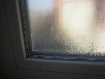 Чому пітніють пластикові вікна в будинку