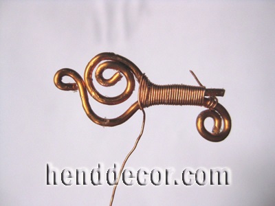 Біжутерія з дроту підвіска ключик - калейдоскоп декору