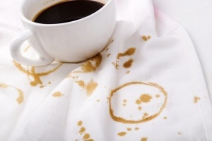 Як і чим вивести пляму від кави і чаю з білого одягу