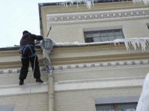Очищення дахів від снігу та криги ціна проведених заходів