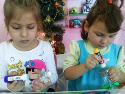 Спільний з дітьми новорічний майстер-клас «дзвіночок на ялинку з одноразових стаканчиків»