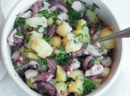 Салат з восьминогів з картоплею, рецепт приготування