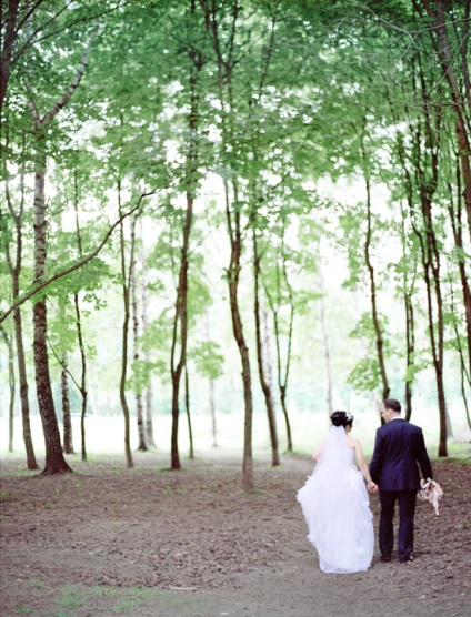Маша і рома - богемно-лісова весілля в чернично-пудрових тонах - max koliberdin