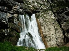 Водоспад «чоловічі сльози» в Абхазії