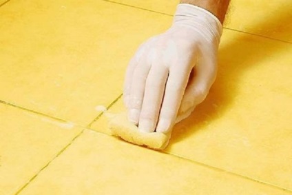 Як робити затірку швів плитки