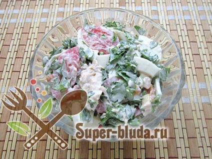 Класичний салат з куркою і помідорами рецепт, салат легкий святковий, рецепти на 8 березня