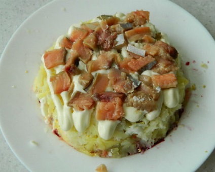 Як зробити салат з сьомгою шарами під шубою рецепт з фото крок за кроком - домашній супчик