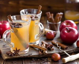 Про приготуванні яблучного чаю з апельсином і корицею