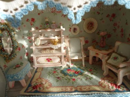 Вишиті килимки (і не тільки) для лялькового будиночка