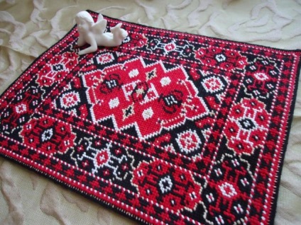 Вишиті килимки (і не тільки) для лялькового будиночка