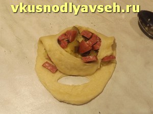 Розтягаї - човники з картоплею ковбасою і солоними огірками, покроковий фото рецепт
