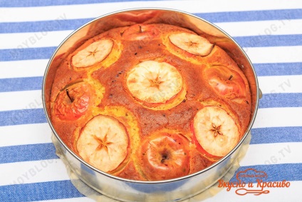 Рецепт сільського яблучного пирога, смачно і красиво з Наталією Балдук