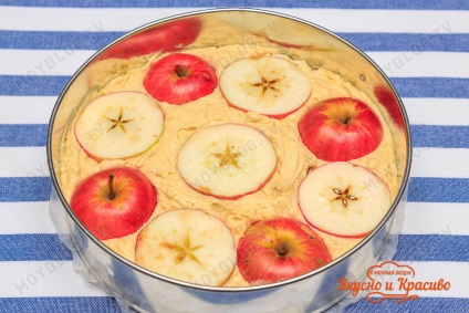 Рецепт сільського яблучного пирога, смачно і красиво з Наталією Балдук