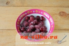 Слойки з вишнею з листкового тіста - рецепт з фото
