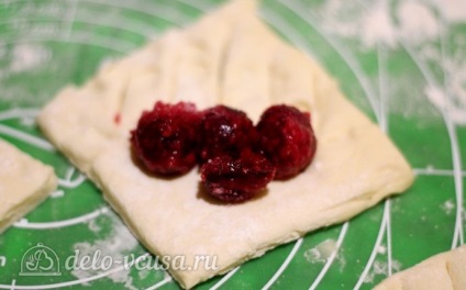 Слойки з вишнею рецепт з фото - покрокове приготування листкових пиріжків з вишнею
