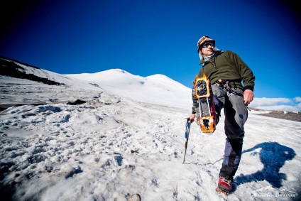 Список спорядження та одягу для сходження на Ельбрус, Альпіндустрія