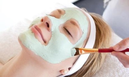 Косметичний салон на дому маска для обличчя підтягує в домашніх умовах