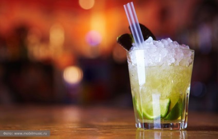 Чому варто відмовитися від напою з льодом в ресторанах і барах