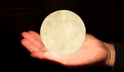 Світильник в формі місяця від acorn studio