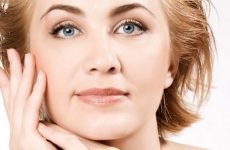 Догляд за шкірою навколо очей кремами і косметичними засобами, розпочатий в 25-30 років показує