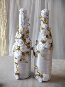 Декор пляшок шампанського на весілля від студії декору honey tree