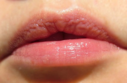 Відгук на блиск для губ clinique superbalm moisturizing gloss 02 raspberry - елена Чемезова