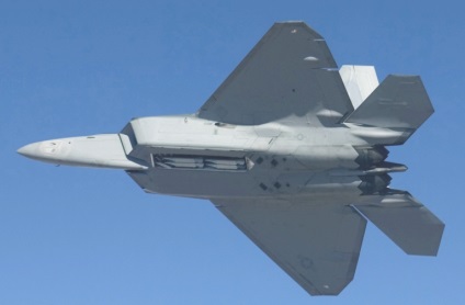 Думка f-22 raptor порівняно з-400