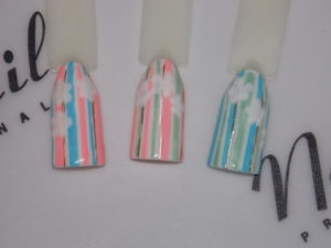 Смугастий дизайн нігтів гель-лаком смужки на нігтях за допомогою клейової стрічки