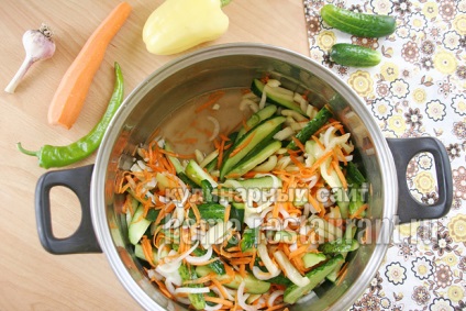 Салат з огірків на зиму «асорті» рецепт з фото