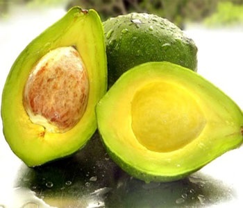 Дізнайтеся про корисні властивості олії авокадо і його застосування для волосся!