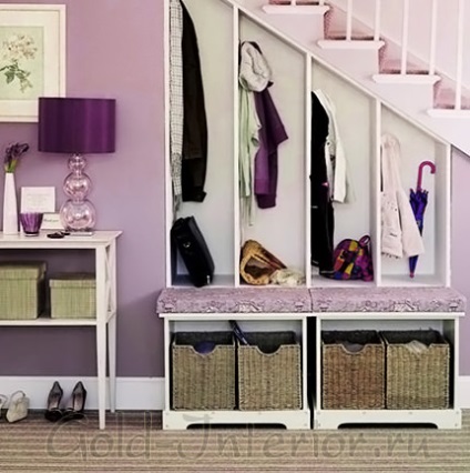 Інтер'єр холу в будинку зі сходами стиль, меблі та аксесуари