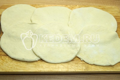 Пиріжки з куркою і сиром - покроковий рецепт з фото випічка