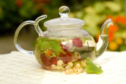 Трав'яний чай, чай з малиною, листом смородини і суниці