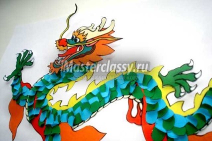 Аплікація з кольорового паперу «дракон»