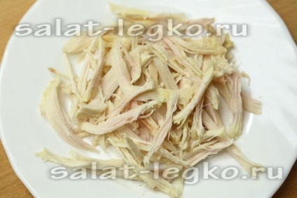 Салат з млинцями і куркою - рецепт з фото