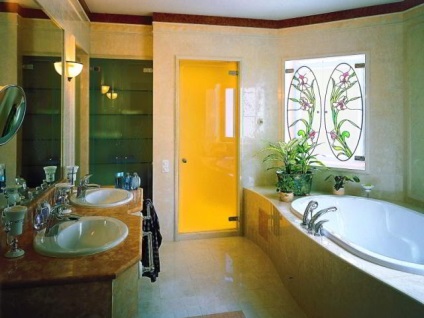 Дизайн ванної кімнати з вікном